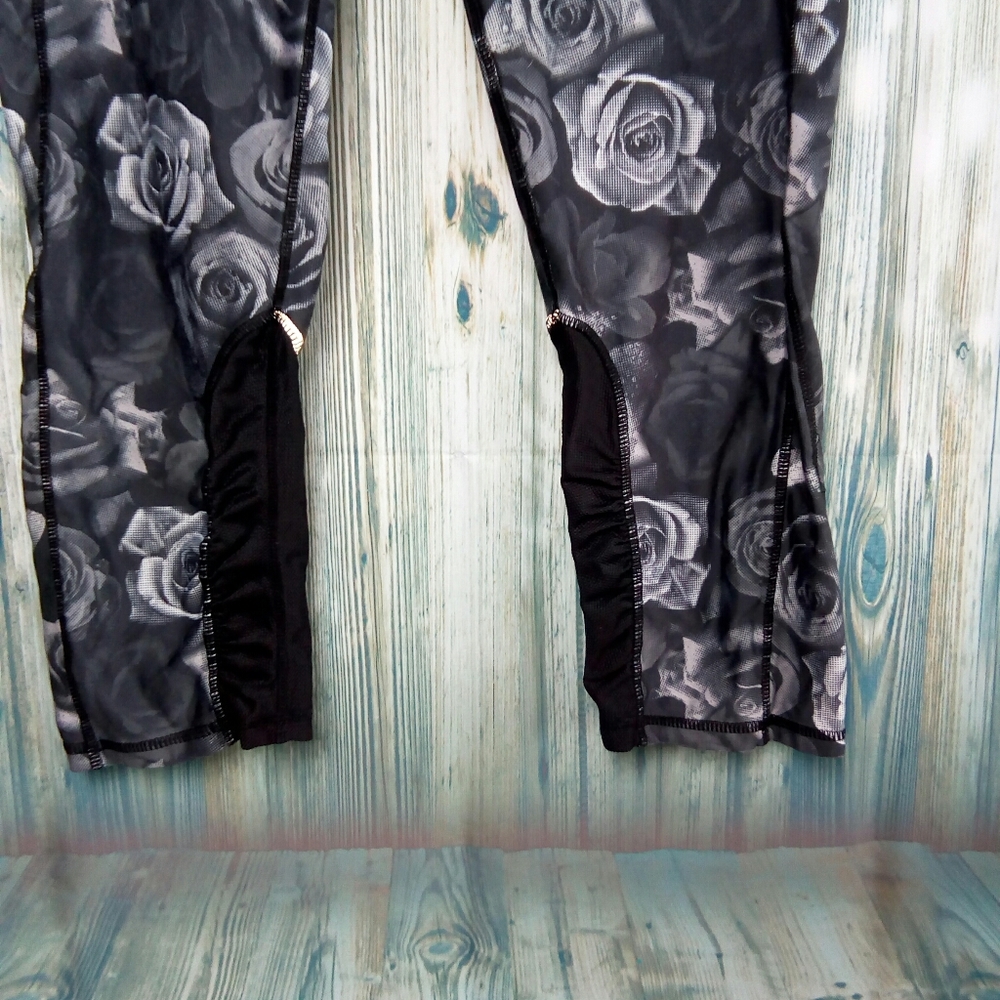 Purity rose print mesh leg yoga capris - Picture 3 of 8
